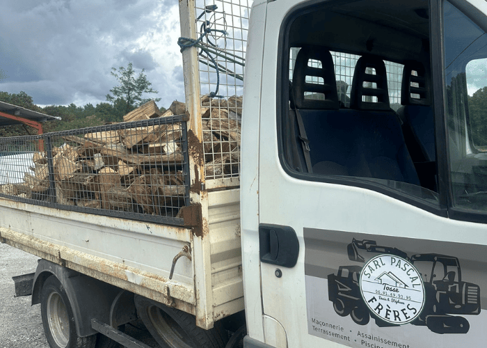 camion de livraison bois de chauffage